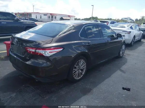 4T1B11HK5JU051534 — 2018 Toyota Camry, фото 4 с аукциона IAAI, Передняя часть