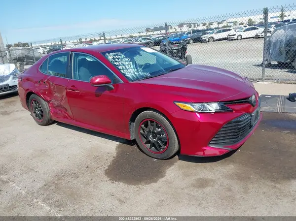 4T1B11HK1JU643884 — 2018 Toyota Camry, Правый бок (Right Side), фото до ремонта