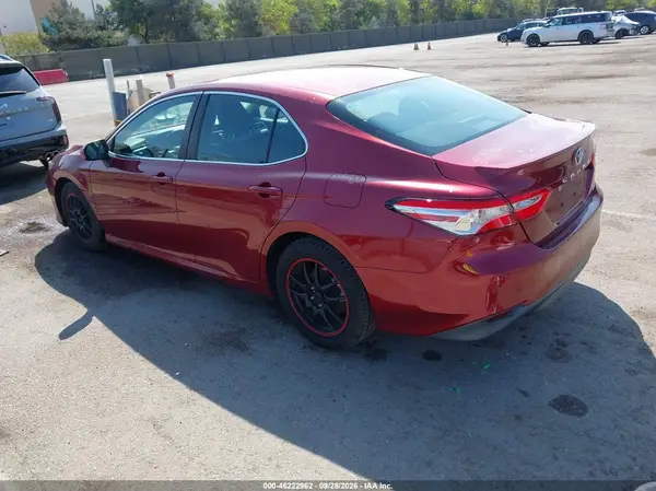 4T1B11HK1JU643884 — 2018 Toyota Camry, фото 3 с аукциона IAAI, Правый бок