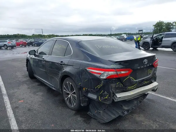 4T1B11HK0JU551519 — 2018 Toyota Camry, фото 3 с аукциона IAAI, Передняя часть