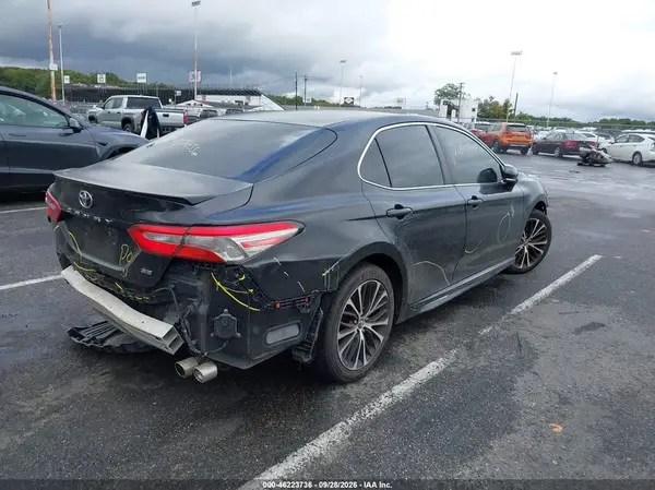 4T1B11HK0JU551519 — 2018 Toyota Camry, фото 4 с аукциона IAAI, Передняя часть