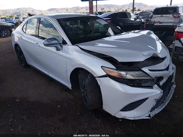 4T1B61HK4JU096692 — 2018 Toyota Camry, Передняя часть (Front End), фото до ремонта