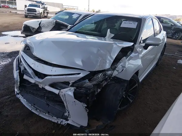 4T1B61HK4JU096692 — 2018 Toyota Camry, фото 2 с аукциона IAAI, Передняя часть