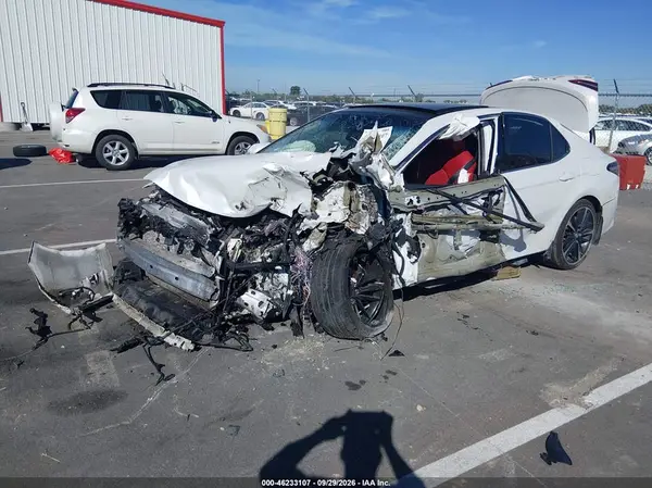4T1B61HK5JU650208 — 2018 Toyota Camry, фото 2 с аукциона IAAI, Передняя часть