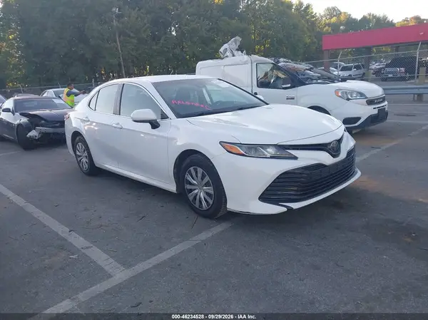 4T1B11HK0JU077457 — 2018 Toyota Camry, Левый бок (Left Side), фото до ремонта