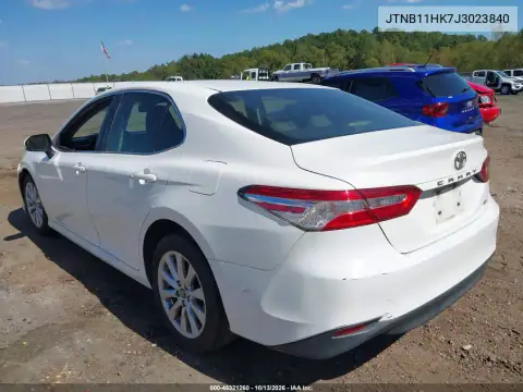 JTNB11HK7J3023840 — 2018 Toyota Camry, фото 4 с аукциона IAAI, Боковая часть
