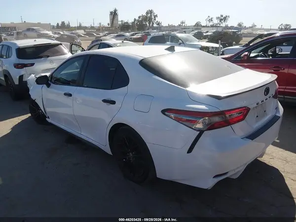 4T1B11HK3KU263611 — 2019 Toyota Camry, фото 3 с аукциона IAAI, Передняя часть
