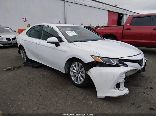 4T1B11HKXKU746027 — 2019 Toyota Camry, Передняя часть (Front & Rear), фото до ремонта