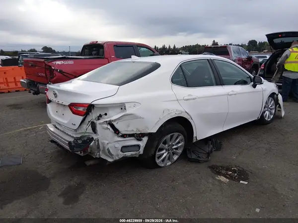 4T1B11HKXKU746027 — 2019 Toyota Camry, фото 4 с аукциона IAAI, Передняя часть