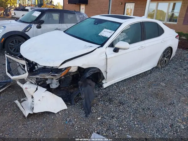 4T1M11AK1LU920605 — 2020 Toyota Camry, фото 2 с аукциона IAAI, Передняя часть