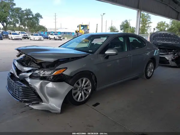 4T1C11AK4LU928936 — 2020 Toyota Camry, фото 2 с аукциона IAAI, Передняя часть