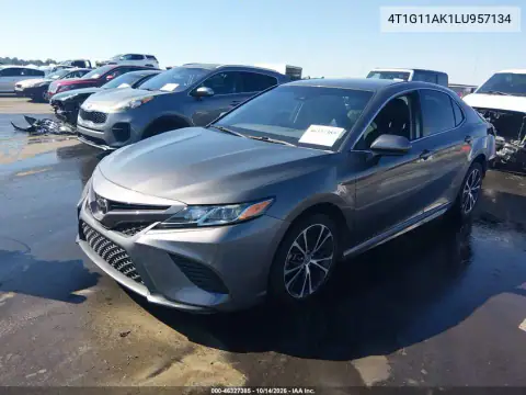4T1G11AK1LU957134 — 2020 Toyota Camry, фото 3 с аукциона IAAI, Задняя часть