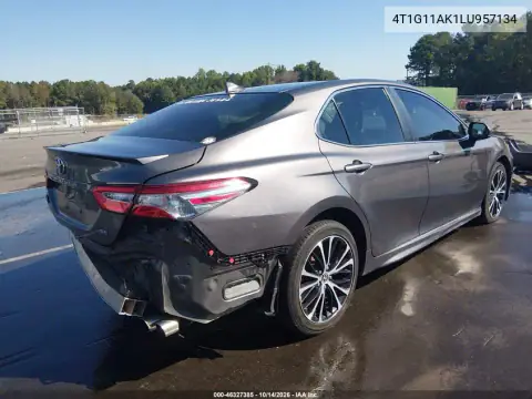 4T1G11AK1LU957134 — 2020 Toyota Camry, Задняя часть, фото до ремонта
