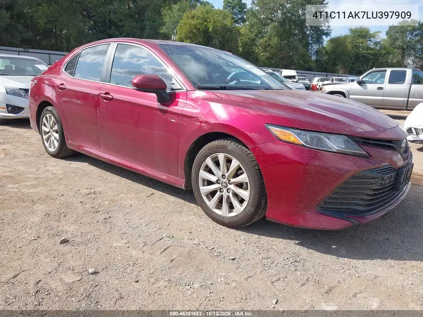 4T1C11AK7LU397909 — 2020 Toyota Camry, фото 2 с аукциона IAAI, Задняя часть