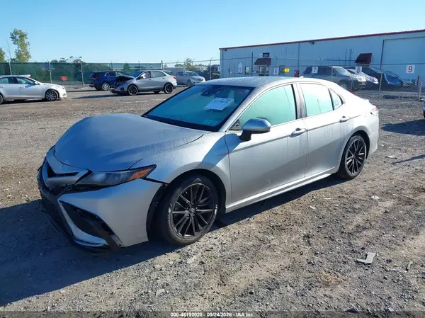 4T1G11AK6MU413794 — 2021 Toyota Camry, фото 2 с аукциона IAAI, Передняя часть