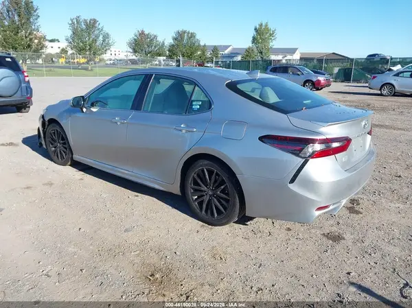 4T1G11AK6MU413794 — 2021 Toyota Camry, фото 3 с аукциона IAAI, Передняя часть
