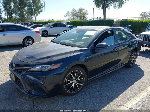 4T1G11AK6MU417053 — 2021 Toyota Camry, фото 2 с аукциона IAAI, Задняя часть