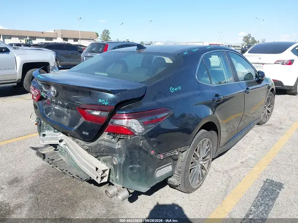 4T1G11AK6MU417053 — 2021 Toyota Camry, фото 4 с аукциона IAAI, Задняя часть