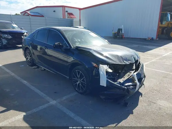 4T1G11AK5MU421496 — 2021 Toyota Camry, Передняя часть (Front End), фото до ремонта