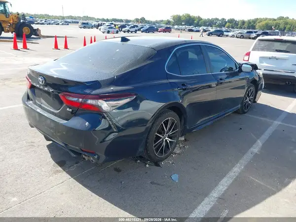 4T1G11AK5MU421496 — 2021 Toyota Camry, фото 4 с аукциона IAAI, Передняя часть