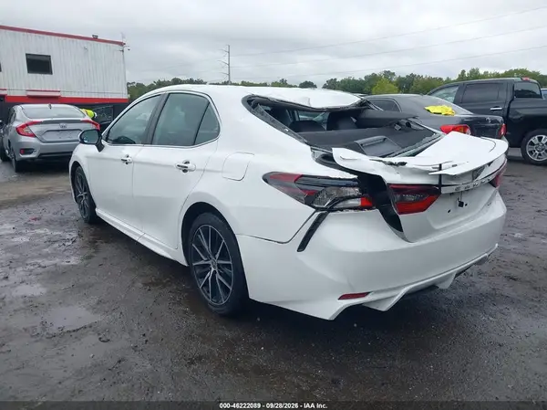 4T1G11AK3MU566813 — 2021 Toyota Camry, фото 3 с аукциона IAAI, Задняя часть