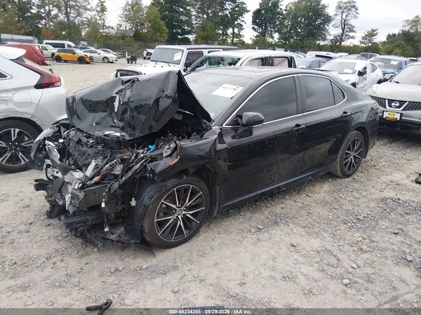 4T1T11BK9MU036598 — 2021 Toyota Camry, фото 2 с аукциона IAAI, Передняя часть