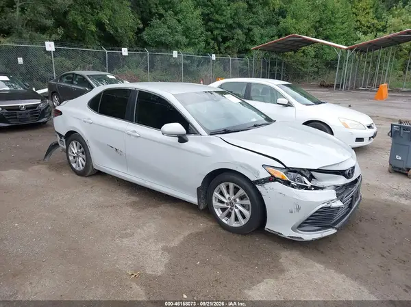 4T1C11AK6NU002668 — 2022 Toyota Camry, Передняя и задняя части (Front & Rear), фото до ремонта