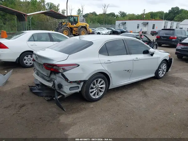 4T1C11AK6NU002668 — 2022 Toyota Camry, фото 4 с аукциона IAAI 13.10.2026, Передняя и задняя части