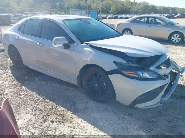 4T1K31AK4NU043144 — 2022 Toyota Camry, Передняя часть (Front End), фото до ремонта