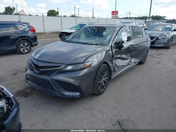 4T1S11AK2NU680815 — 2022 Toyota Camry, фото 2 с аукциона IAAI, Левый бок