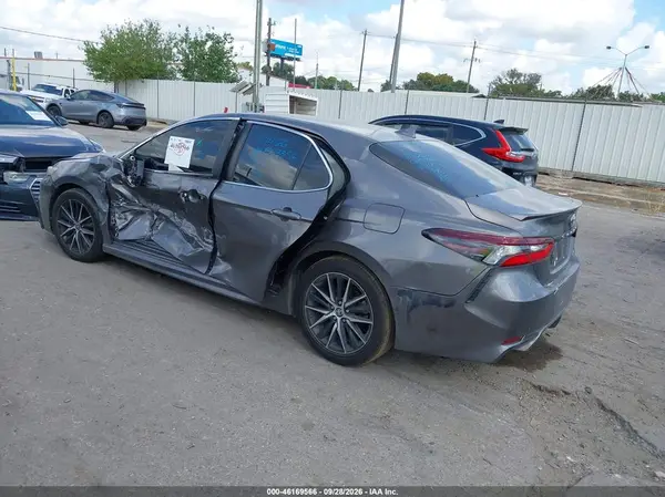 4T1S11AK2NU680815 — 2022 Toyota Camry, фото 3 с аукциона IAAI, Левый бок