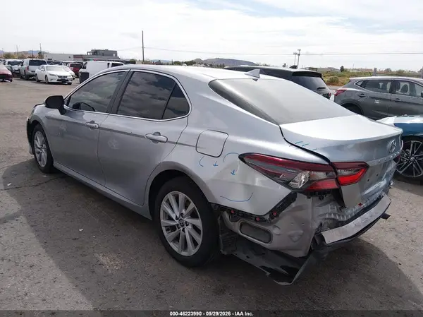 4T1C11AK9NU657889 — 2022 Toyota Camry, фото 3 с аукциона IAAI, Передняя часть