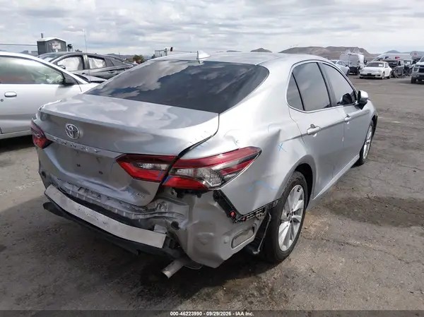4T1C11AK9NU657889 — 2022 Toyota Camry, фото 4 с аукциона IAAI, Передняя часть
