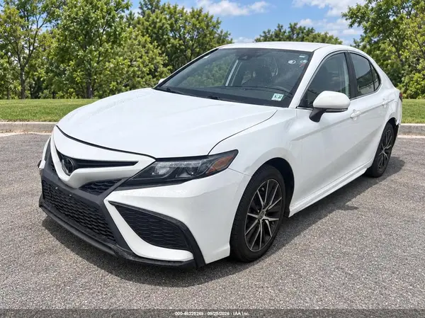 4T1G11AK7NU695087 — 2022 Toyota Camry, фото 2 с аукциона IAAI 12.10.2026, Естественный износ