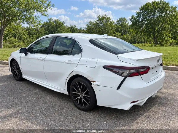 4T1G11AK7NU695087 — 2022 Toyota Camry, фото 3 с аукциона IAAI 12.10.2026, Естественный износ