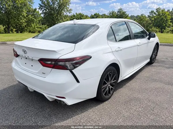4T1G11AK7NU695087 — 2022 Toyota Camry, фото 4 с аукциона IAAI 12.10.2026, Естественный износ