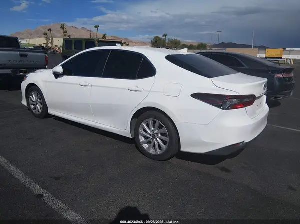 4T1C11AK1NU626832 — 2022 Toyota Camry, фото 3 с аукциона IAAI, Передняя часть слева