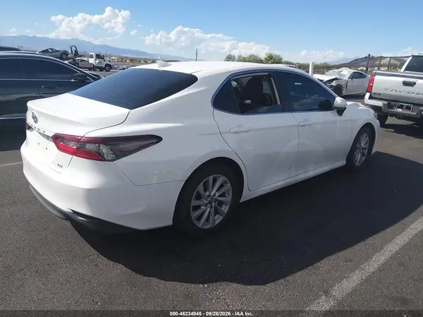 4T1C11AK1NU626832 — 2022 Toyota Camry, фото 4 с аукциона IAAI, Передняя часть слева