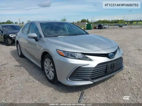 4T1C31AK9PU600752 — 2023 Toyota Camry, Сзади, фото до ремонта