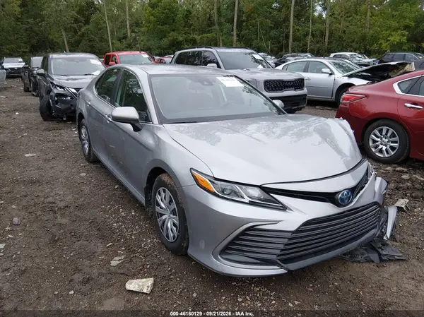 4T1C31AKXRU069824 — 2024 Toyota Camry, Передняя часть слева (Left Front), фото до ремонта
