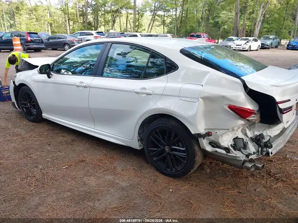 4T1DAACK1SU500242 — 2025 Toyota Camry, фото 3 с аукциона IAAI, Передняя и задняя части
