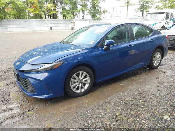 4T1DBADKXSU030708 — 2025 Toyota Camry, фото 2 с аукциона IAAI, Передняя часть справа