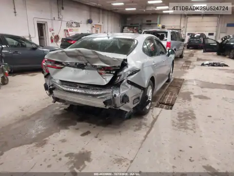 4T1DBADK2SU524724 — 2025 Toyota Camry, Сзади, фото до ремонта