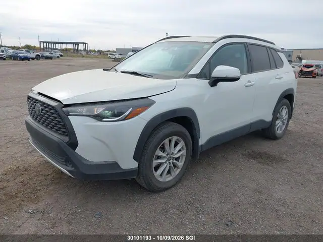 7MUBAABGXNV020563 — 2022 Toyota Corolla Cross LE, фото 2 с аукциона IAAI 13.10.2026, Правый бок