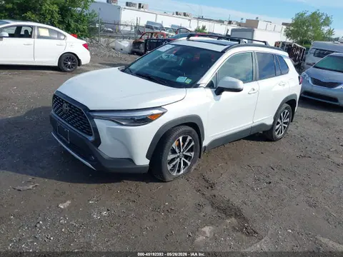 2022 Toyota Corolla Cross Xle VIN 7MUDAABG6NV028474 фото 2