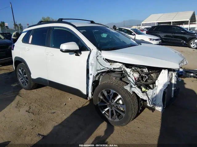 7MUEAAAG1NV008817 — 2022 Toyota Corolla Cross XLE, Передняя часть (Front End), фото до ремонта