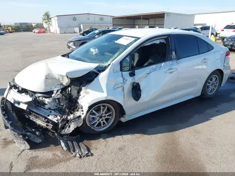 2020 Toyota Corolla Hybrid Le VIN JTDEBRBE8LJ017317 фото 2