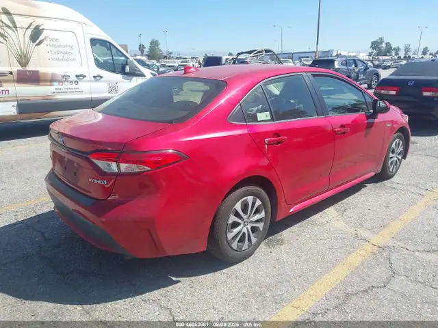 JTDEAMDE7MJ001954 — 2021 Toyota Corolla Hybrid LE, фото 4 с аукциона IAAI 29.09.2026, Передняя часть слева