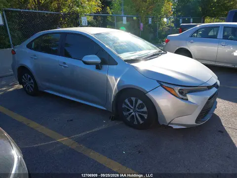 JTDBDMHEXRJ004794 — 2024 Toyota Corolla LE/SE/Night Shade, Передняя часть слева (Left Front), фото до ремонта