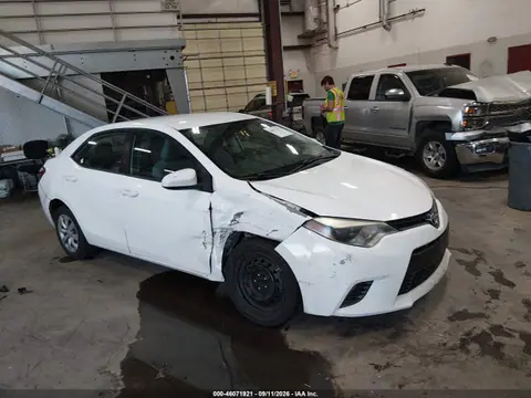 5YFBURHE0GP458557 — 2016 Toyota Corolla LE, Передняя часть справа (Right Front), фото до ремонта